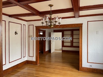 Medford 2.5 Beds 2 Baths  Tufts - $3,100 No Fee